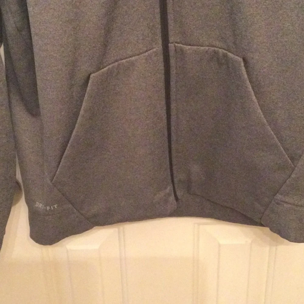 Nike dri-fit hooded jacket - Picture 2 of 4